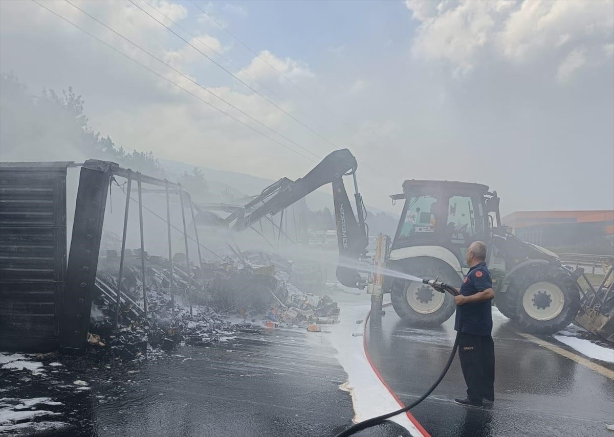 Hatay'ın İskenderun ilçesinde tır ile otomobilin çarpışması sonucu 2 kişi yaralandı. Kaza sonrası...