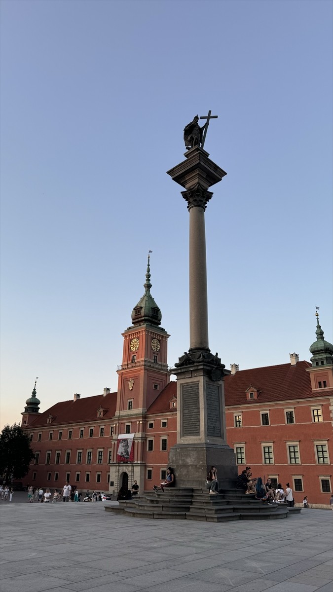 İkinci Dünya Savaşı'nda yüzde 80'inin yok olmasının ardından adeta küllerinden doğarak "Anka Kuşu"...
