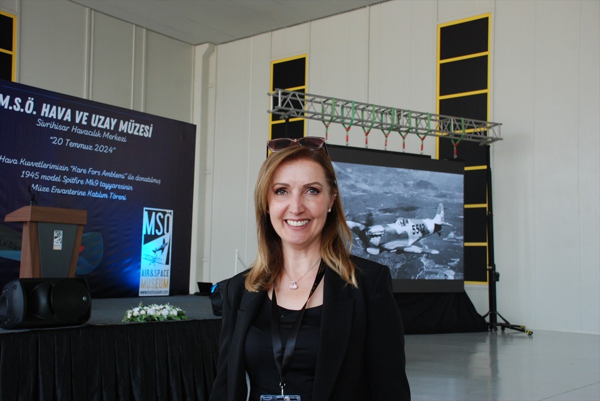 İngiltere'den uçarak gelen Spitfire Mk9 savaş uçağı, Eskişehir'in Sivrihisar ilçesinde bulunan...