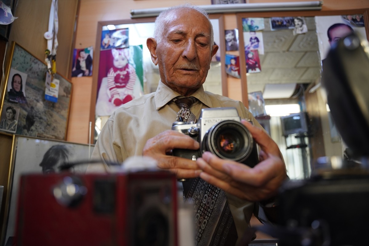 Irak’ın Süleymaniye kentinde yaşayan 84 yaşındaki Muhammed Emin Kadir, ilerleyen yaşına rağmen...