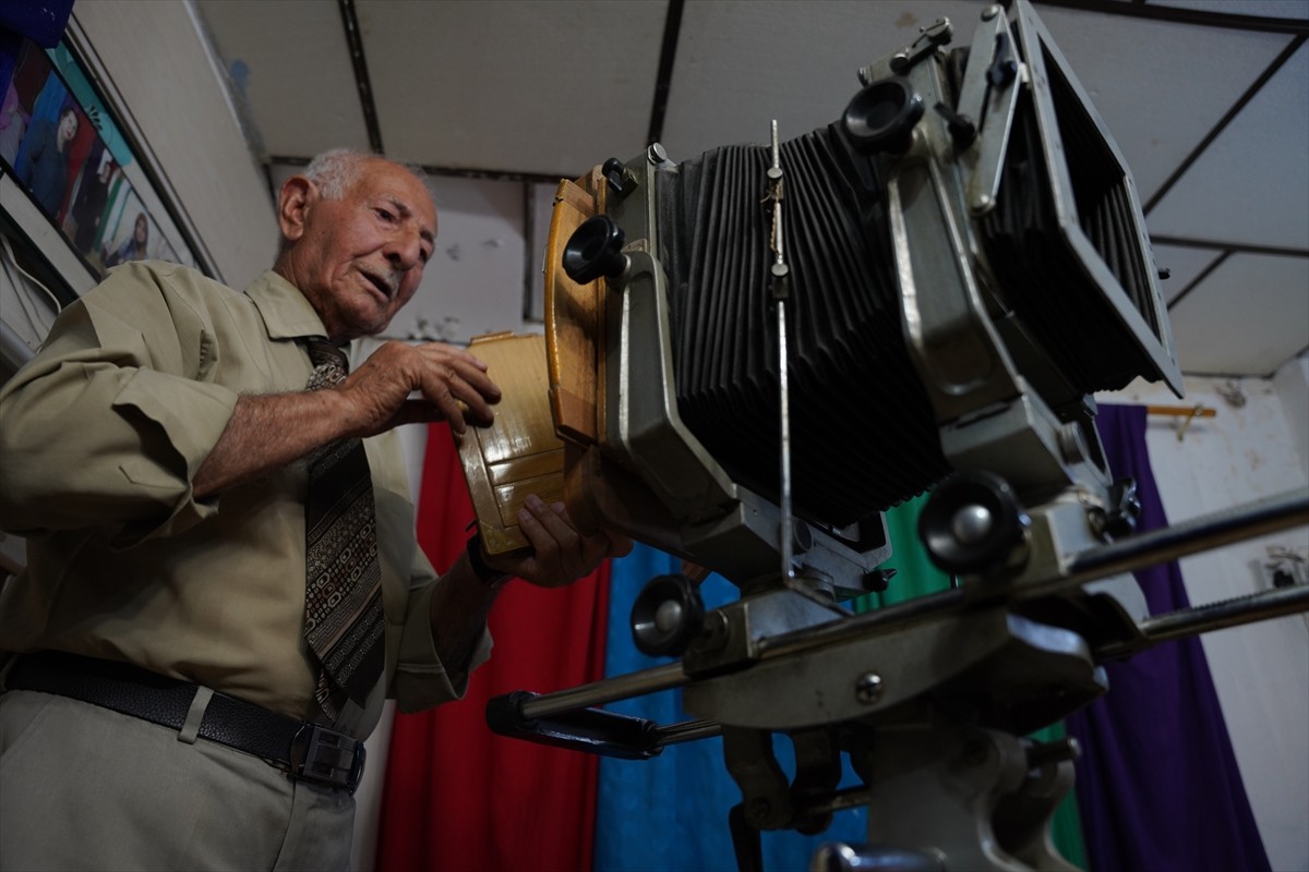 Irak’ın Süleymaniye kentinde yaşayan 84 yaşındaki Muhammed Emin Kadir, ilerleyen yaşına rağmen...