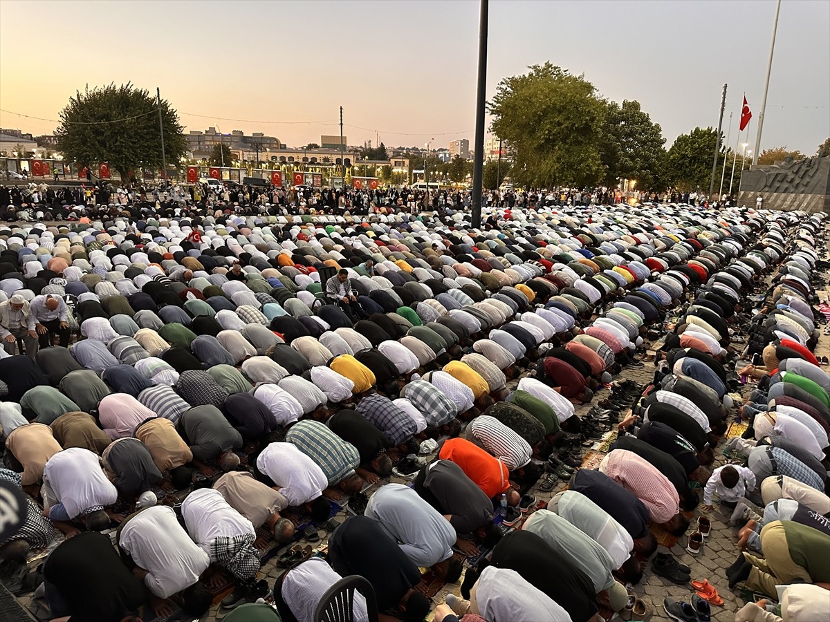 İran'ın başkenti Tahran'da suikasta uğrayan Hamas Siyasi Büro Başkanı İsmail Heniyye için...