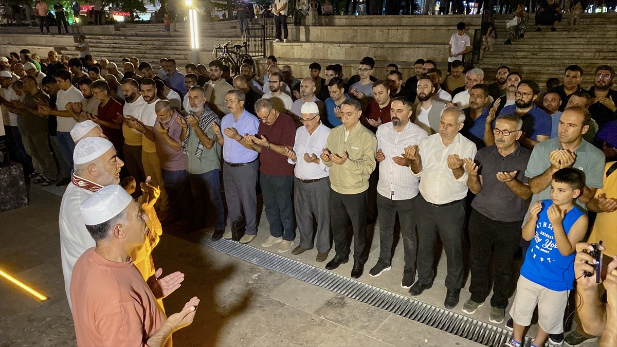 İran'ın başkenti Tahran'da suikasta uğrayan Hamas Siyasi Büro Başkanı İsmail Heniyye için...