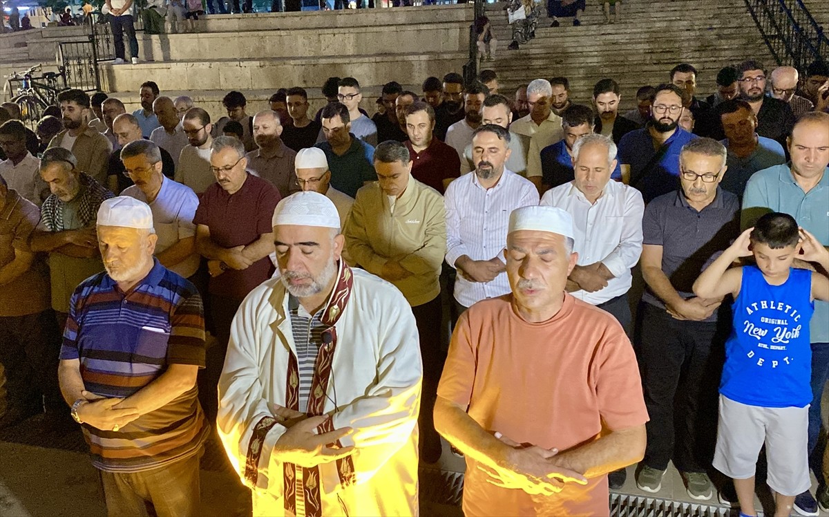 İran'ın başkenti Tahran'da suikasta uğrayan Hamas Siyasi Büro Başkanı İsmail Heniyye için...