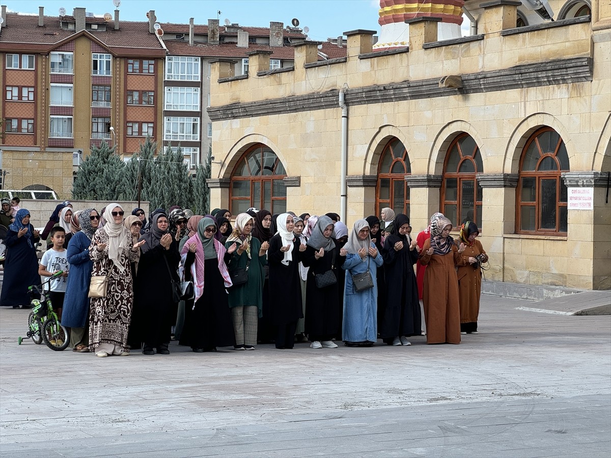  İran'ın başkenti Tahran'da suikasta uğrayan Hamas Siyasi Büro Başkanı İsmail Heniyye için...