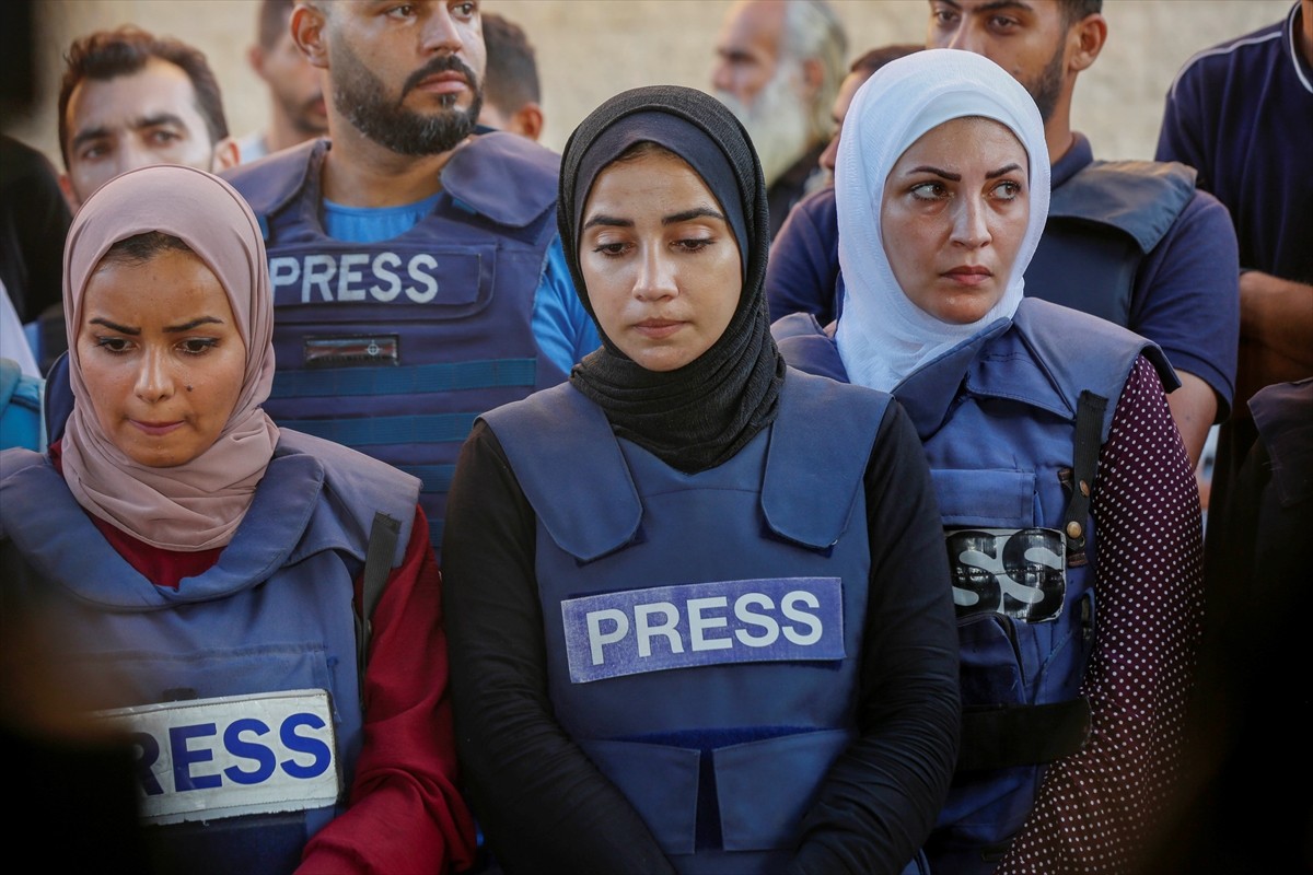 İsrail'in abluka altındaki Gazze Şeridi'ne yönelik yıkıcı saldırıları 299 gündür sürerken İsrail...