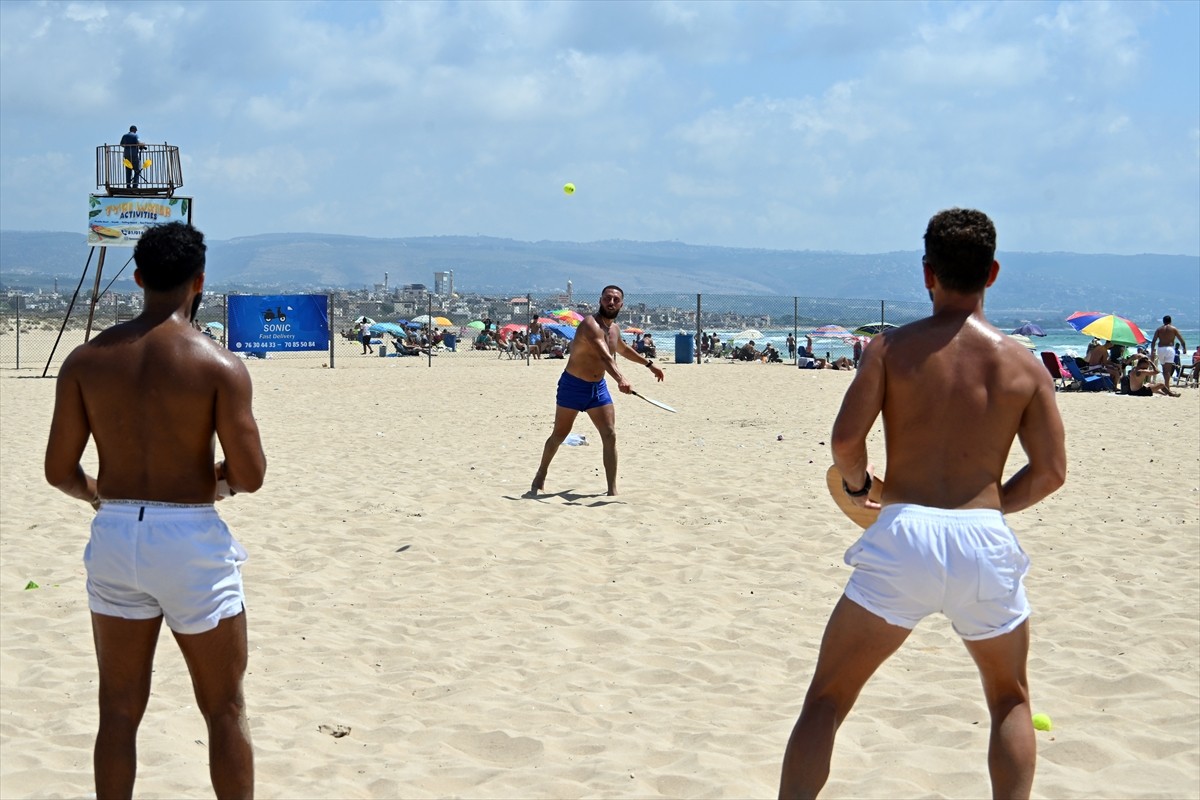 İsrail'in Lübnan'a yönelik artan saldırı tehdidine rağmen sınırdaki çatışma bölgesine kısa bir...