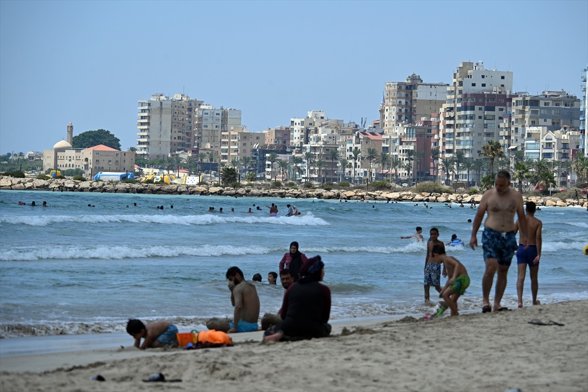 İsrail'in Lübnan'a yönelik artan saldırı tehdidine rağmen sınırdaki çatışma bölgesine kısa bir...