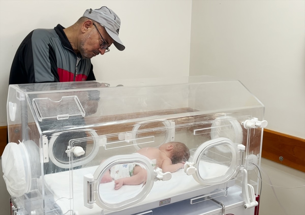 İsrail'in vurduğu Filistinli hamile kadının bebeği, sezaryen operasyonuyla hayata tutundu....