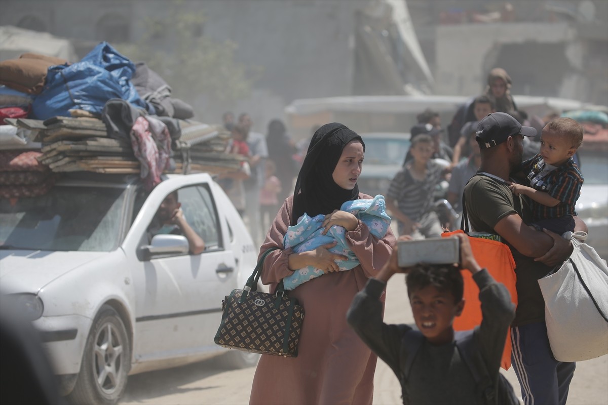 İsrail, 7 Ekim'den bu yana saldırılarını sürdürdüğü Gazze Şeridi'nde daha önce "güvenli" ilan...