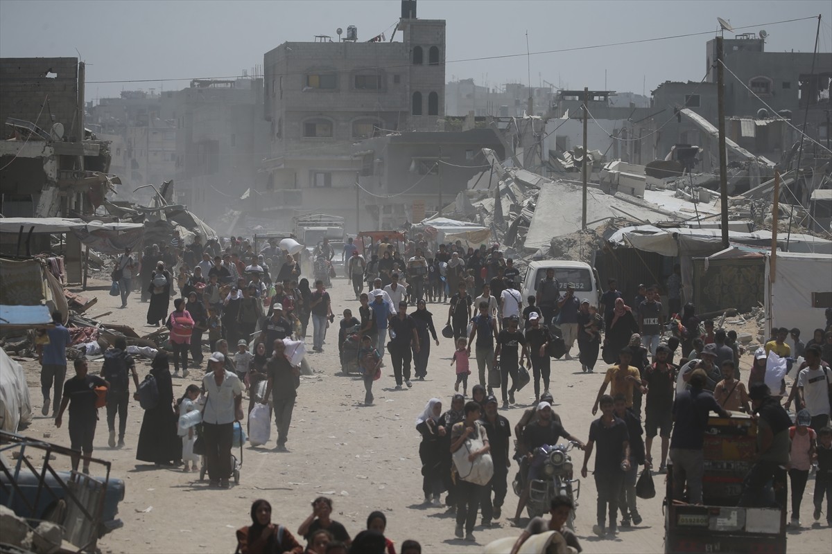 İsrail, 7 Ekim'den bu yana saldırılarını sürdürdüğü Gazze Şeridi'nde daha önce "güvenli" ilan...