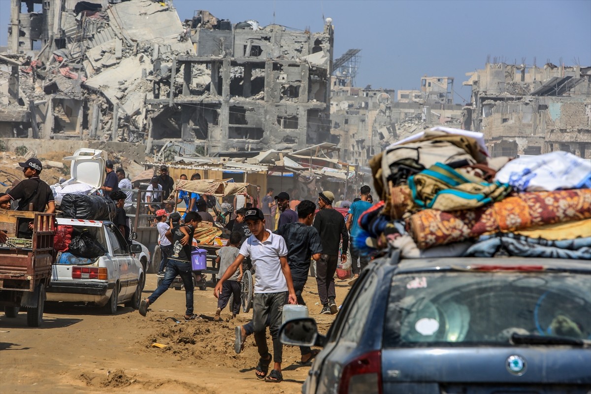 İsrail, 7 Ekim'den bu yana saldırılarını sürdürdüğü Gazze Şeridi'nde daha önce "güvenli" ilan...