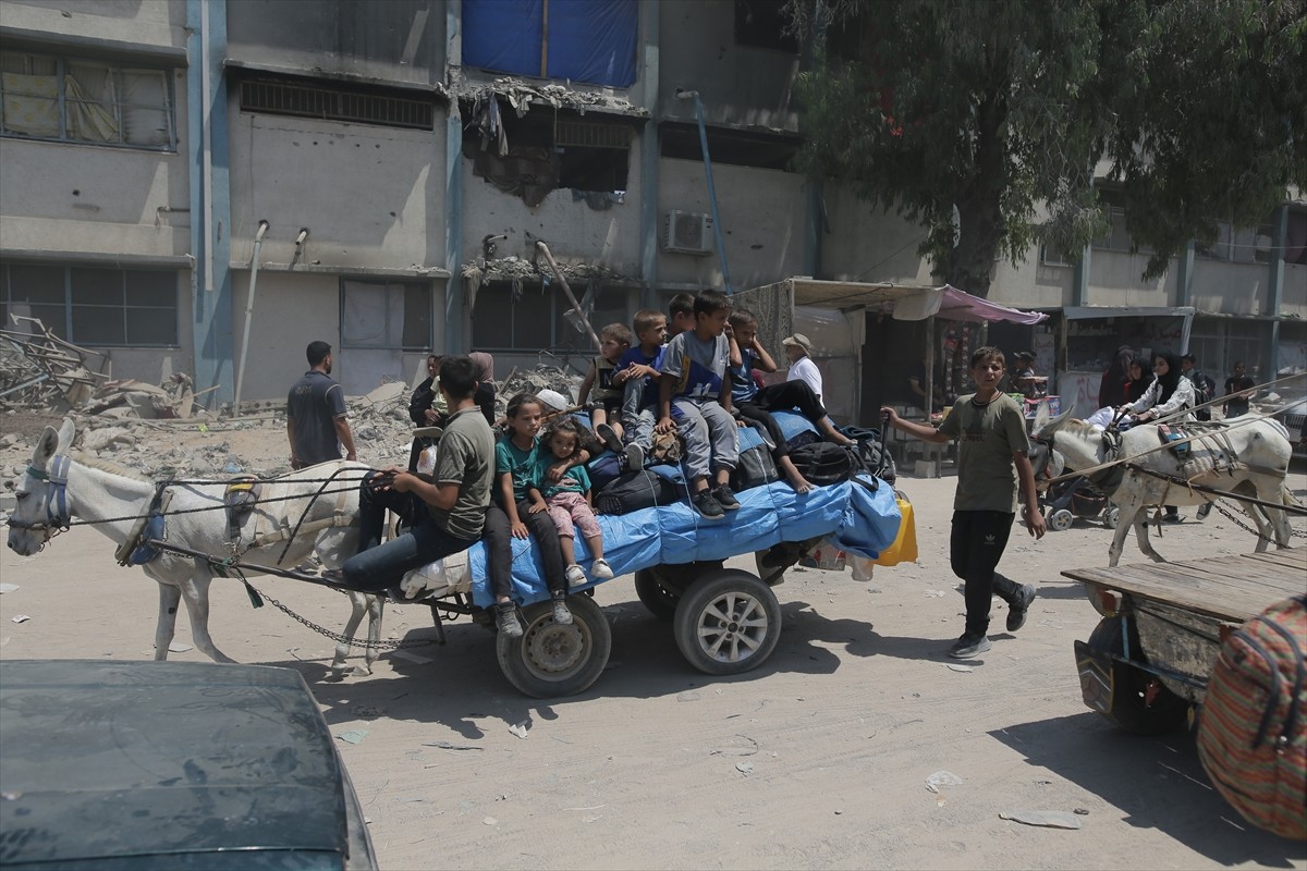 İsrail, 7 Ekim'den bu yana saldırılarını sürdürdüğü Gazze Şeridi'nde daha önce "güvenli" ilan...