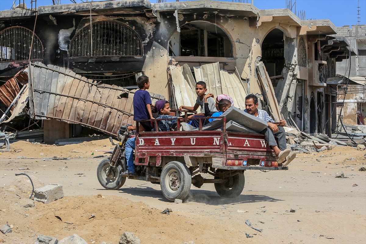 İsrail, 7 Ekim'den bu yana saldırılarını sürdürdüğü Gazze Şeridi'nde daha önce "güvenli" ilan...