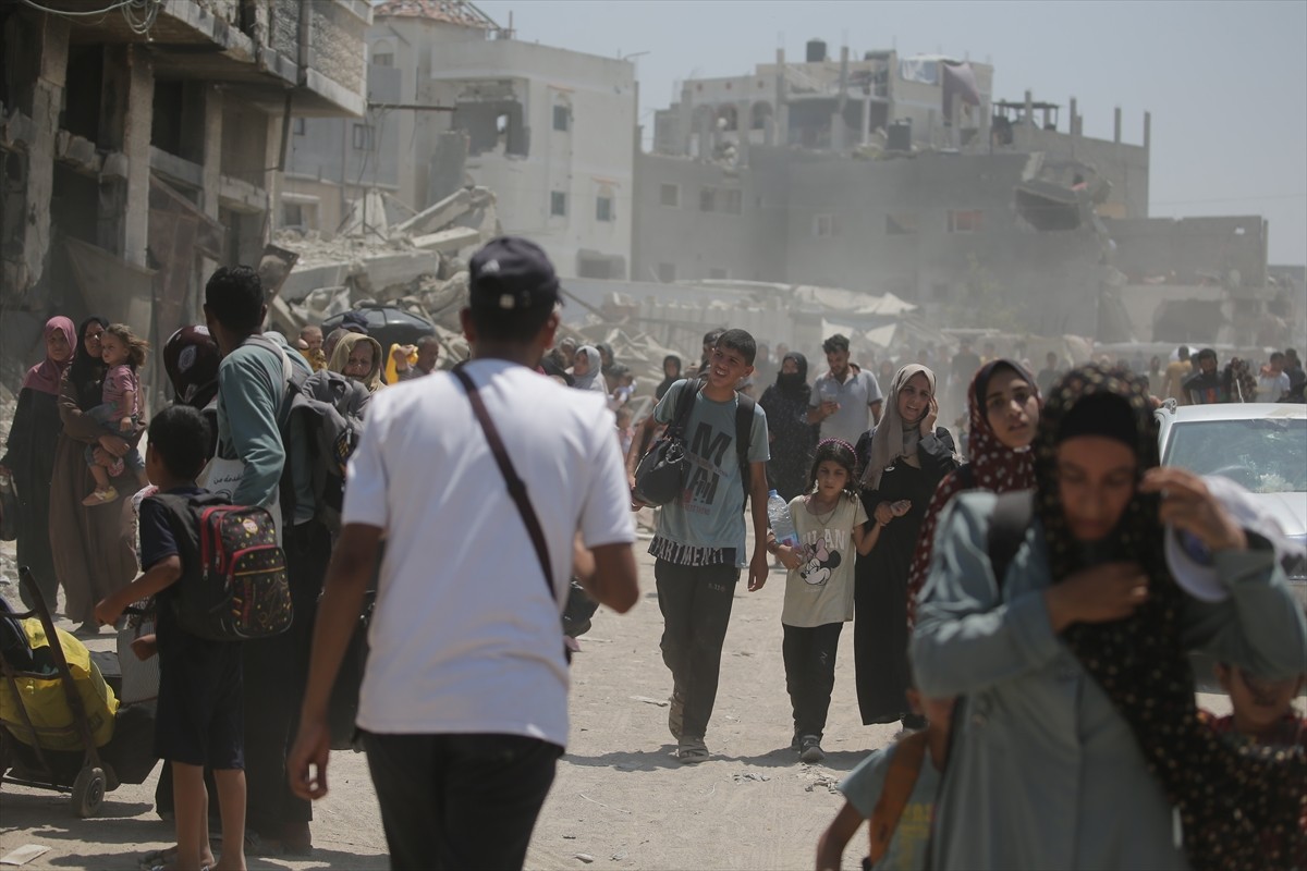 İsrail, 7 Ekim'den bu yana saldırılarını sürdürdüğü Gazze Şeridi'nde daha önce "güvenli" ilan...