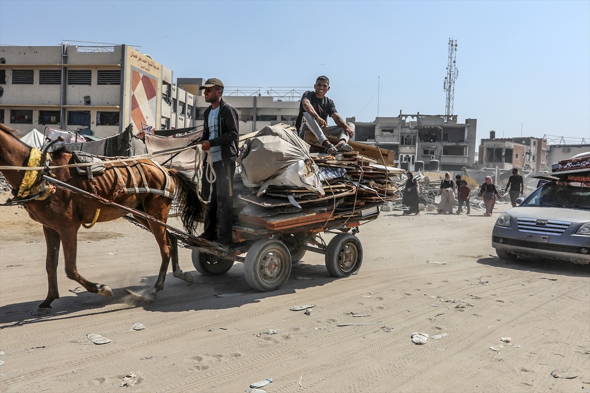 İsrail, 7 Ekim'den bu yana saldırılarını sürdürdüğü Gazze Şeridi'nde daha önce "güvenli" ilan...