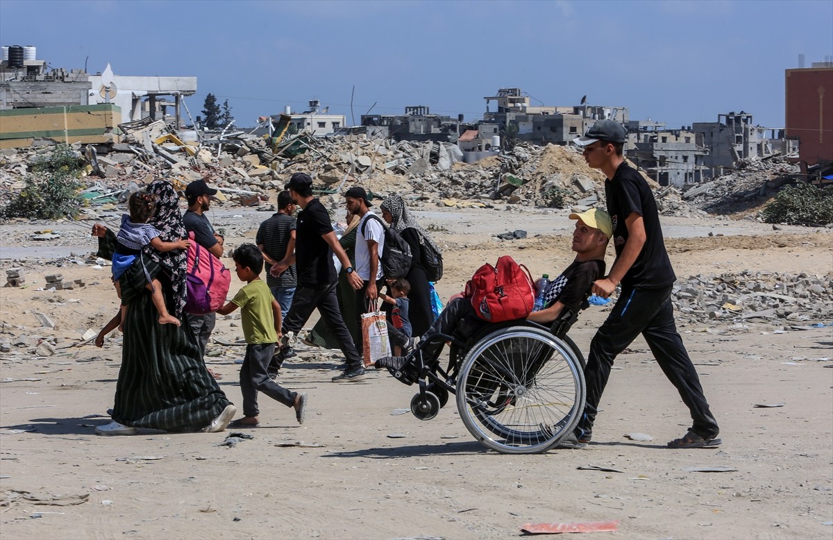İsrail, 7 Ekim'den bu yana saldırılarını sürdürdüğü Gazze Şeridi'nde daha önce "güvenli" ilan...