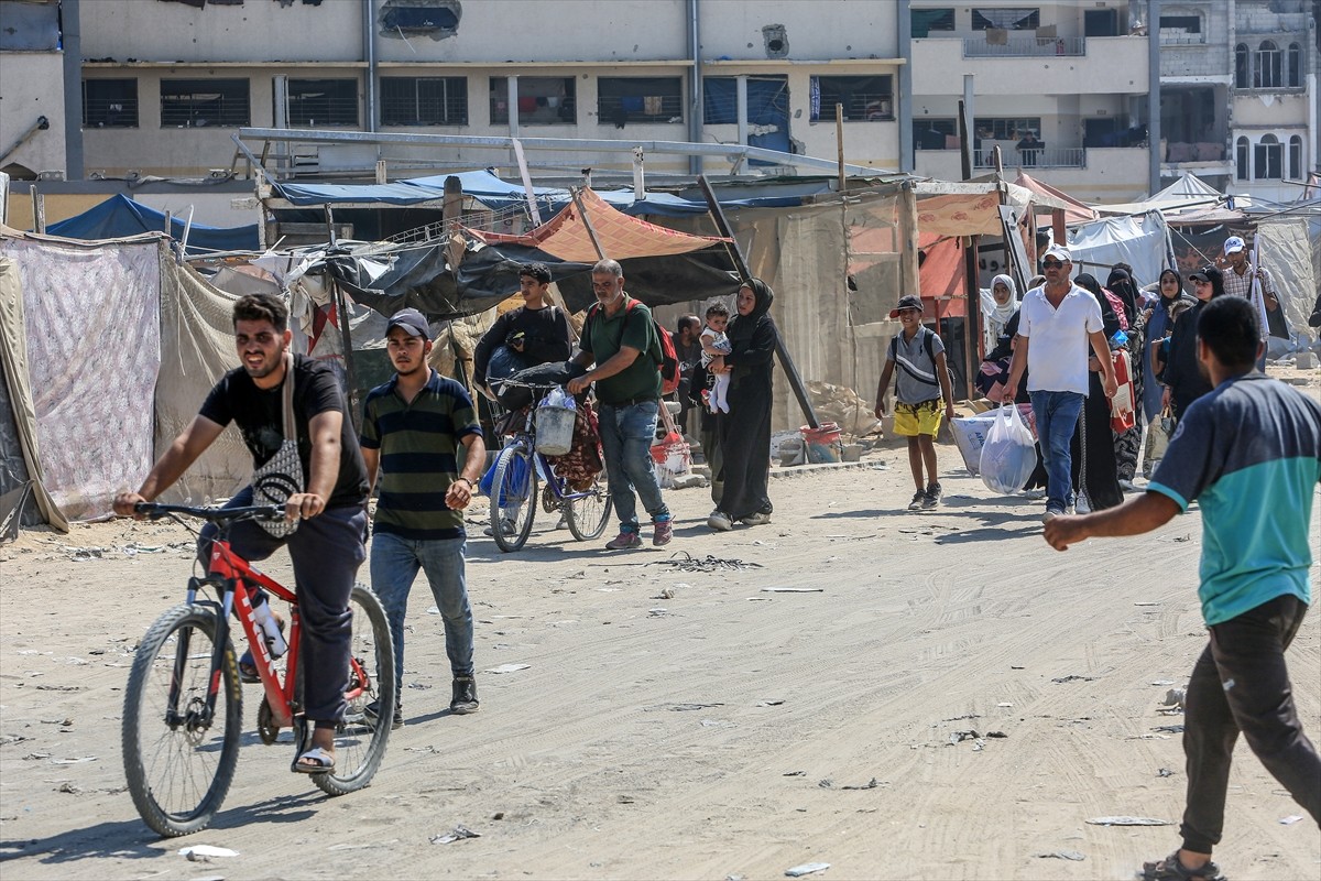 İsrail, 7 Ekim'den bu yana saldırılarını sürdürdüğü Gazze Şeridi'nde daha önce "güvenli" ilan...