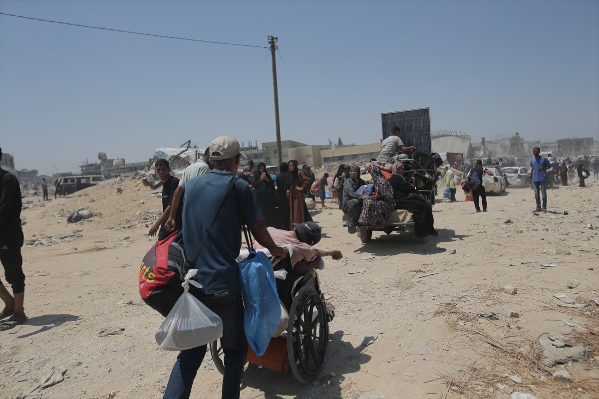 İsrail, 7 Ekim'den bu yana saldırılarını sürdürdüğü Gazze Şeridi'nde daha önce "güvenli" ilan...