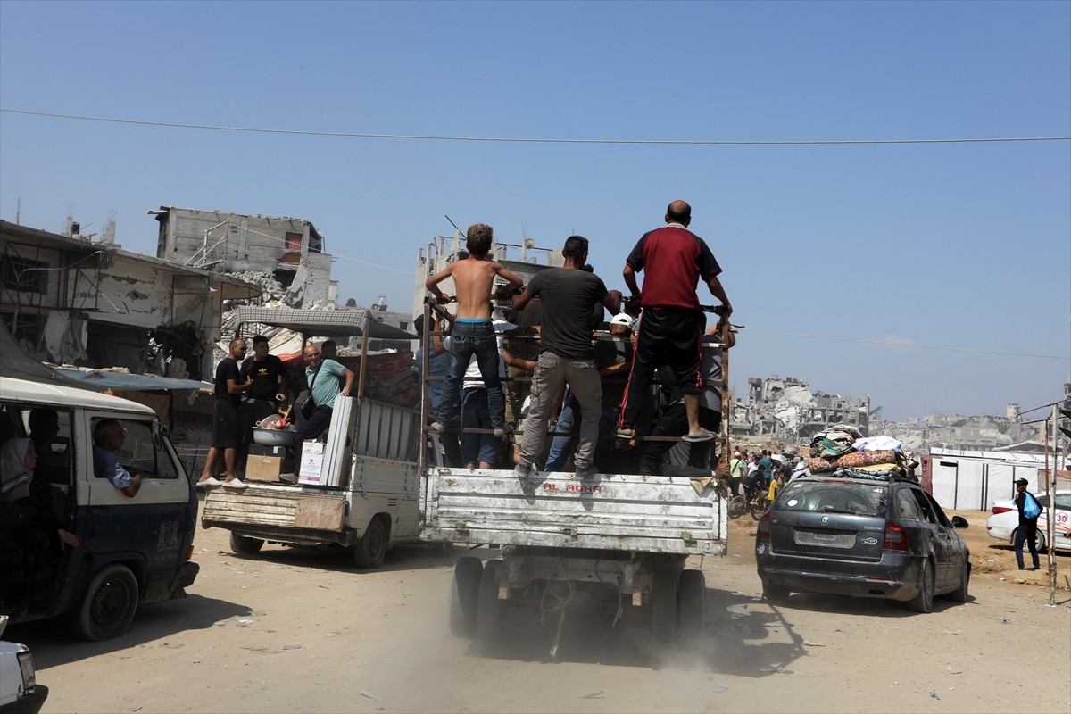 İsrail, 7 Ekim'den bu yana saldırılarını sürdürdüğü Gazze Şeridi'nde daha önce "güvenli" ilan...