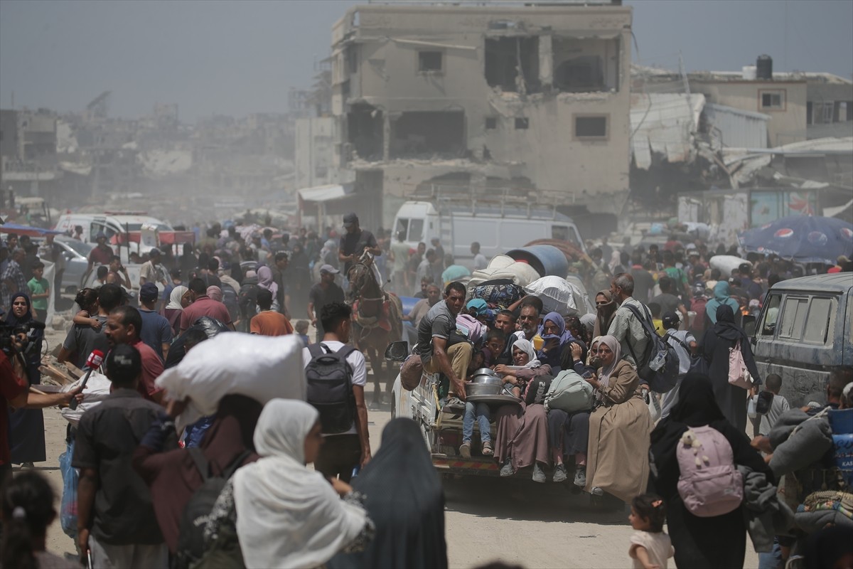 İsrail, 7 Ekim'den bu yana saldırılarını sürdürdüğü Gazze Şeridi'nde daha önce "güvenli" ilan...
