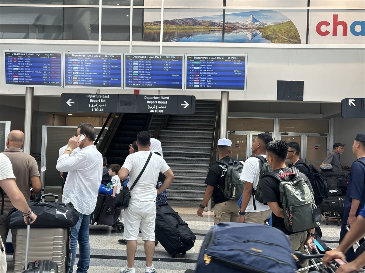 İsrail ordusunun Lübnan'a yönelik olası saldırı tehdidi nedeniyle Beyrut Refik Hariri Uluslararası...