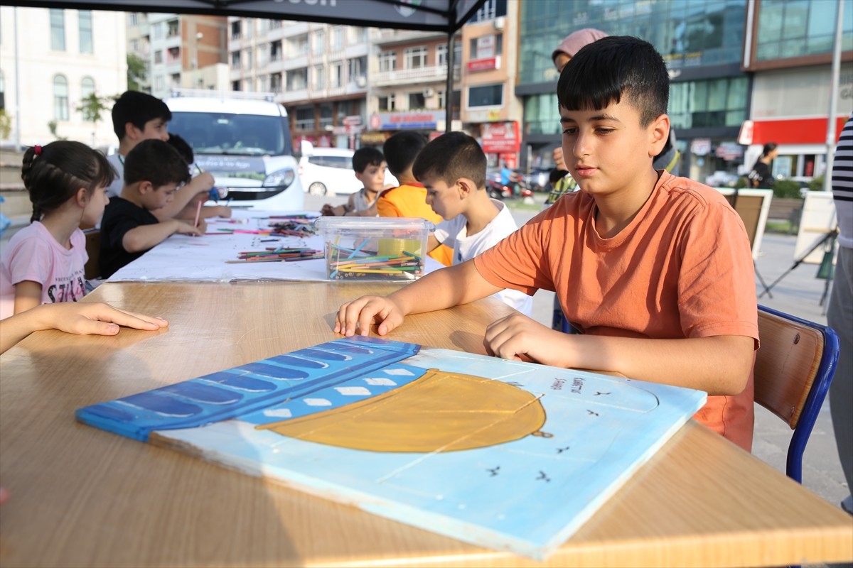 İstanbul'dan yola çıkan Eyüp Güzel ve kızı Şüheda Güzel, İsrail'in Gazze'ye yönelik saldırılarına...