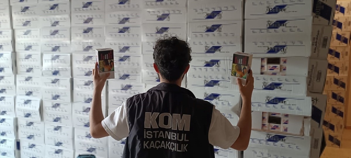 İstanbul'un 4 ilçesinde 5 ton 220 kilogram kaçak tütün ile 15 milyon 910 bin boş makaron (filtreli...