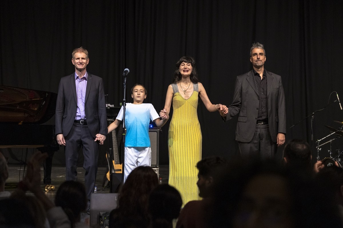 İSTANBUL (AA) - "Cazın prensesi" olarak anılan Azerbaycanlı piyanist, besteci ve şarkıcı Aziza...