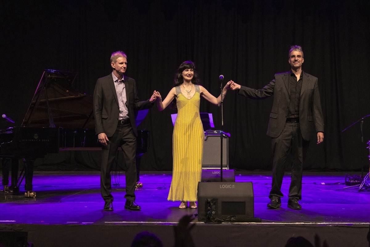 İSTANBUL (AA) - "Cazın prensesi" olarak anılan Azerbaycanlı piyanist, besteci ve şarkıcı Aziza...