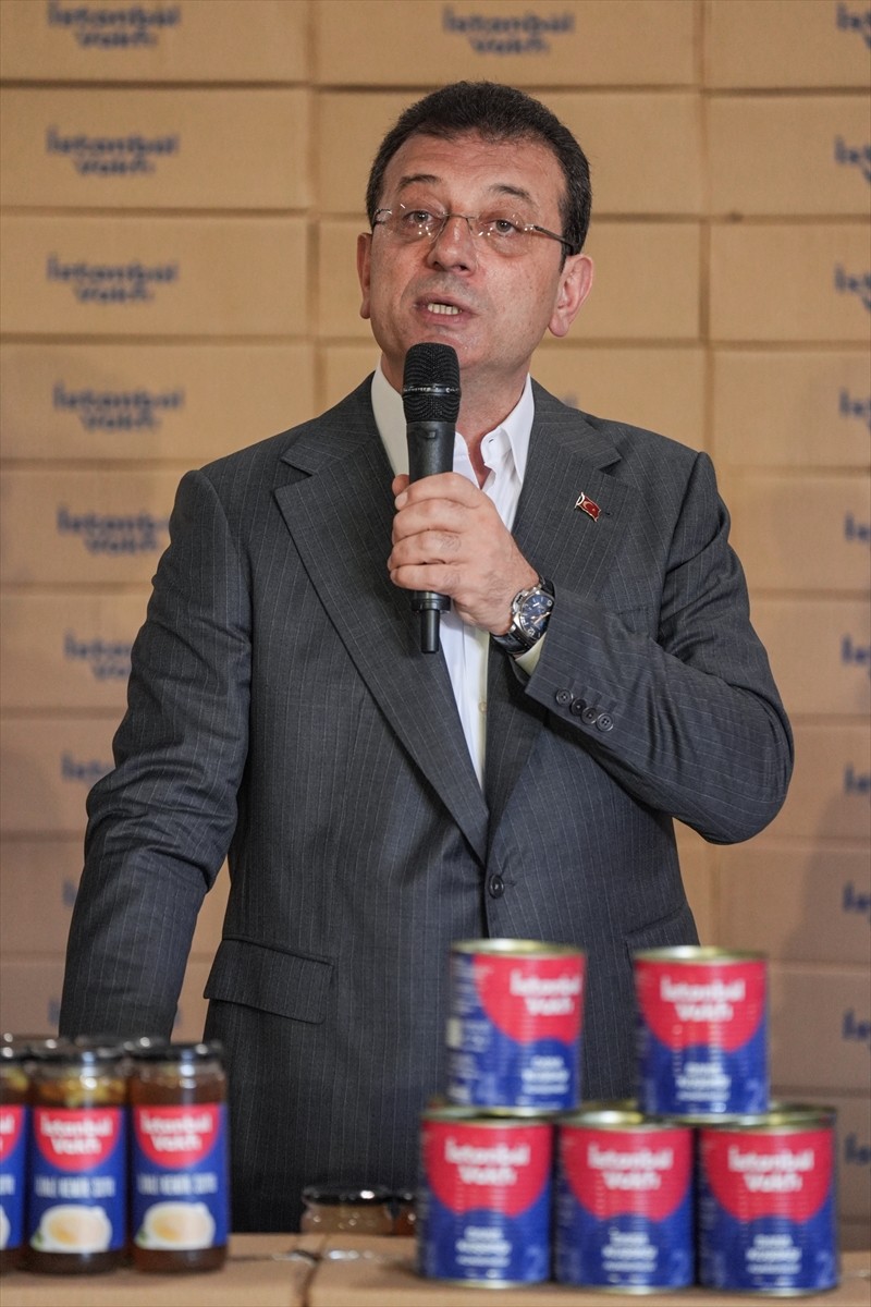 İstanbul Büyükşehir Belediye (İBB) Başkanı Ekrem İmamoğlu, İBB'nin İETT Başakşehir Kayabaşı Garajı...