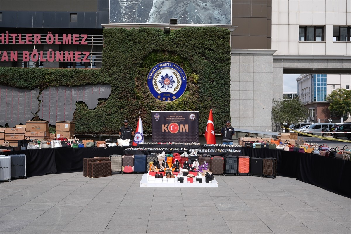 İstanbul Kaçakçılık Suçlarıyla Mücadele Şube Müdürlüğü ekiplerince düzenlenen operasyonda, yurda...