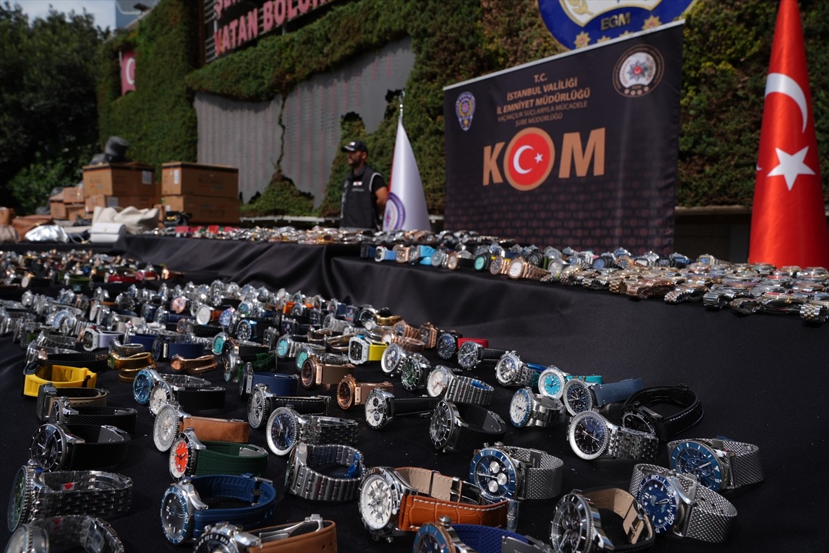 İstanbul Kaçakçılık Suçlarıyla Mücadele Şube Müdürlüğü ekiplerince düzenlenen operasyonda, yurda...