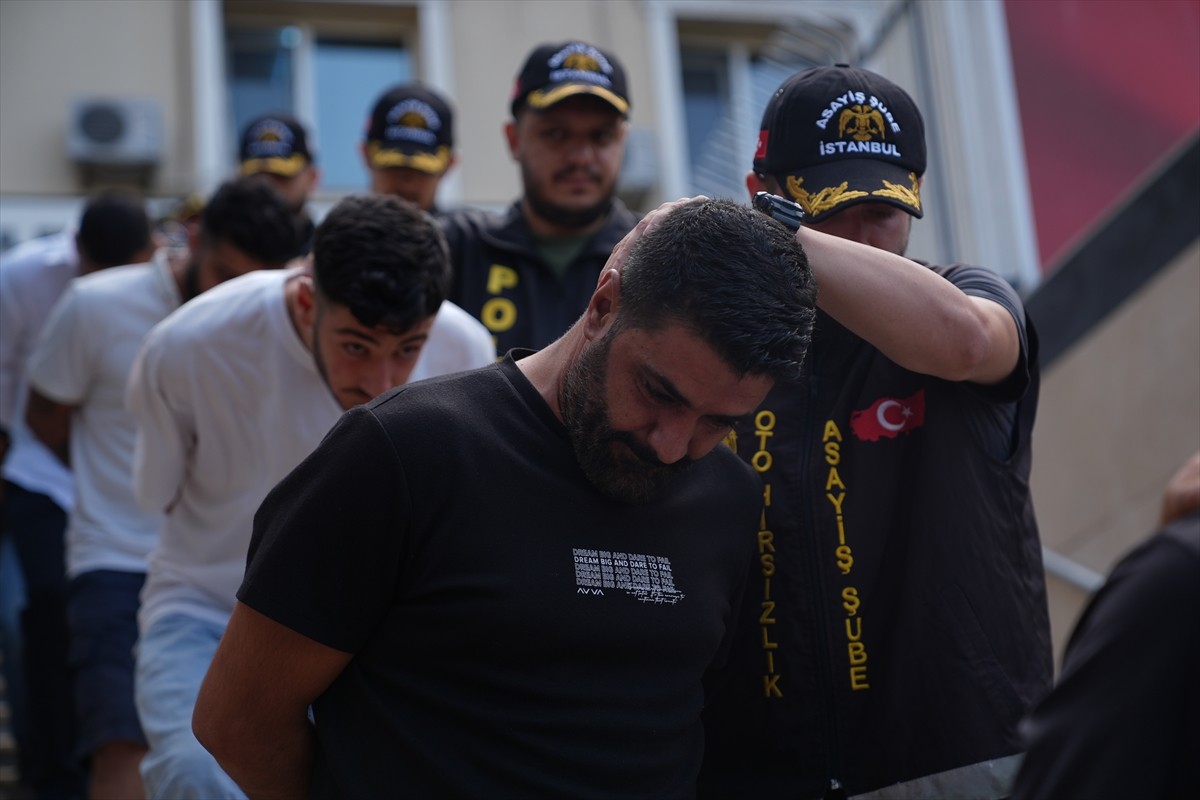 İstanbul merkezli 8 ilde bir suç örgütüne yönelik yapılan operasyonda, yediemin otoparklarından...