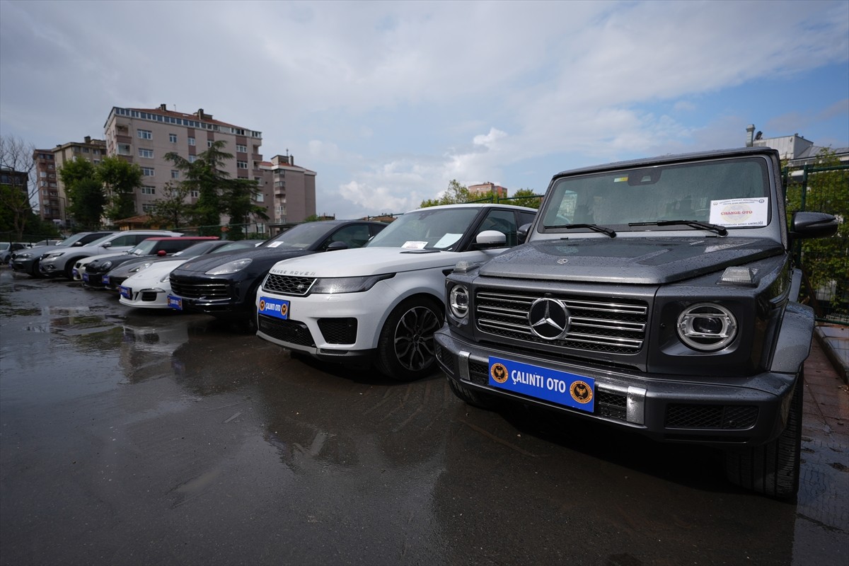 İstanbul merkezli 8 ilde bir suç örgütüne yönelik yapılan operasyonda, yediemin otoparklarından...