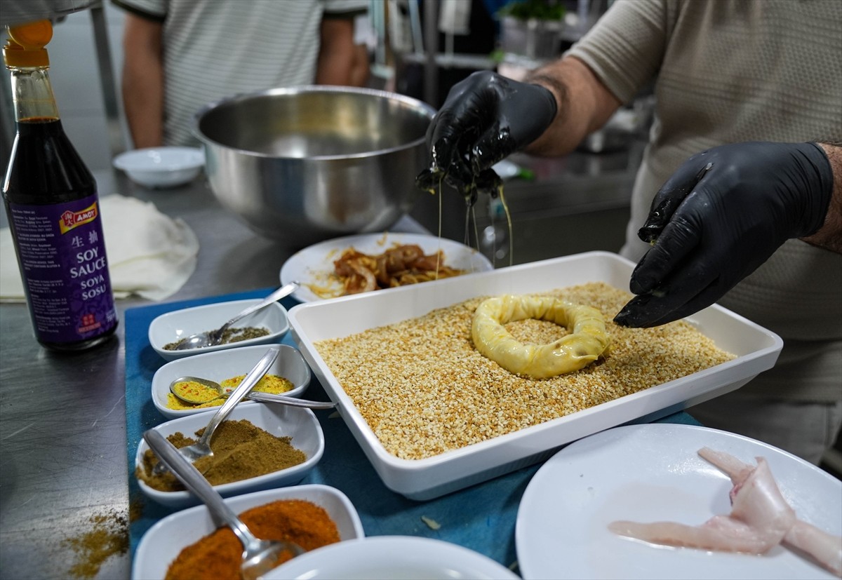 İzmir'de bir balık restoranı, kentte "gevrek" olarak tabir edilen simitten esinlenip levrek...