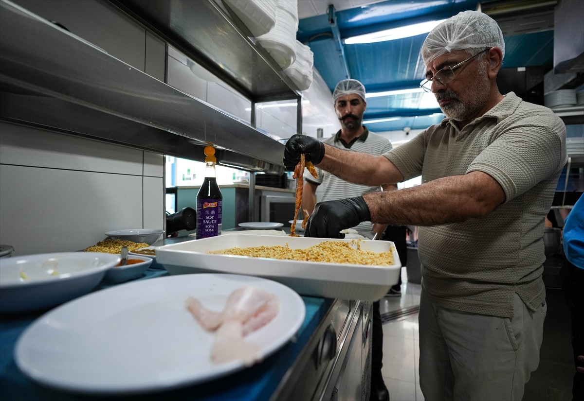 İzmir'de bir balık restoranı, kentte "gevrek" olarak tabir edilen simitten esinlenip levrek...