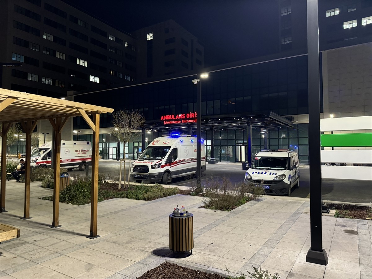 İzmir'in Seferihisar ilçesinde teknede meydana gelen patlamada 6 kişi yaralandı. Teknede bulunan...