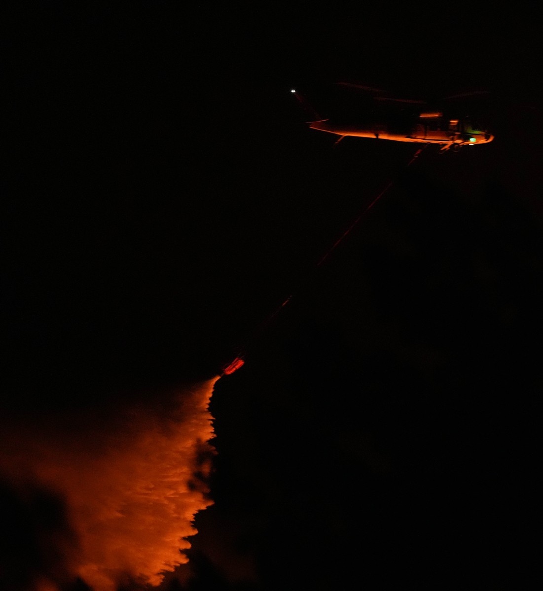 İzmir'in Urla ilçesinde çıkan orman yangınına havadan ve karadan müdahale edildi. Orman Genel...