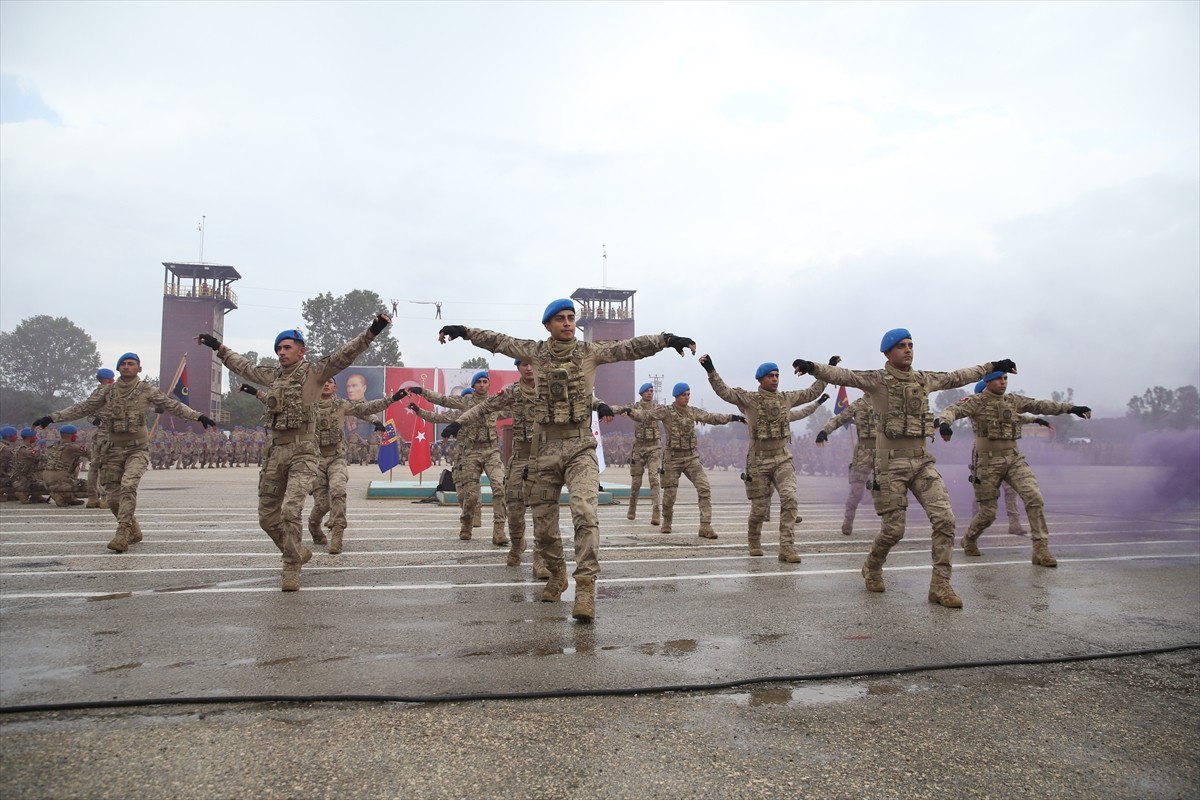 Kastamonu'da, temel eğitimlerini tamamlayan 2 bin 377 uzman erbaş, Jandarma Teşkilatı ile Sahil...