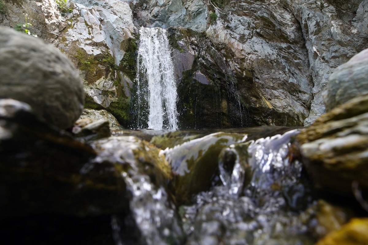 Kastamonu'nun Hanönü ilçesinde bulunan Gürleyik Şelalesi, Hanönü Belediyesinin girişimleri ile...