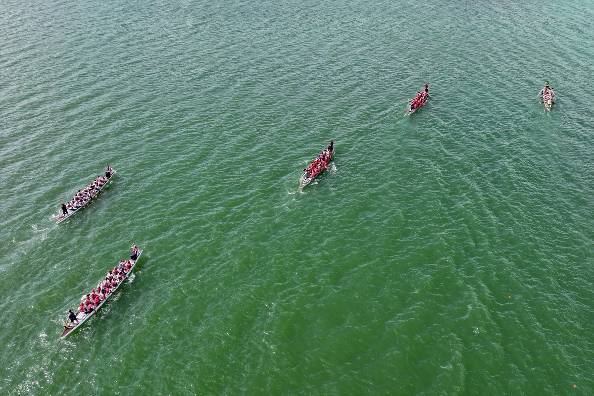 Kayseri'de Yamula Baraj Gölü'nde düzenlenen Dragon Festivali'nin ilk etabı tamamlandı. Kocasinan...