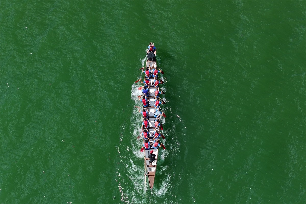 Kayseri'de Yamula Baraj Gölü'nde düzenlenen Dragon Festivali'nin ilk etabı tamamlandı. Kocasinan...