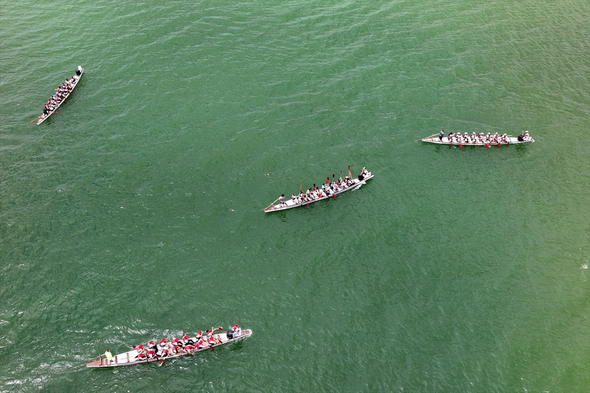 Kayseri'de Yamula Barajı gölündeki Dragon Festivali seri yarışlarla başladı. Kocasinan Belediyesi...