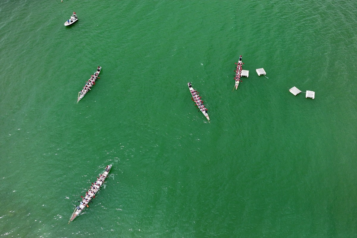 Kayseri'de Yamula Barajı gölündeki Dragon Festivali seri yarışlarla başladı. Kocasinan Belediyesi...