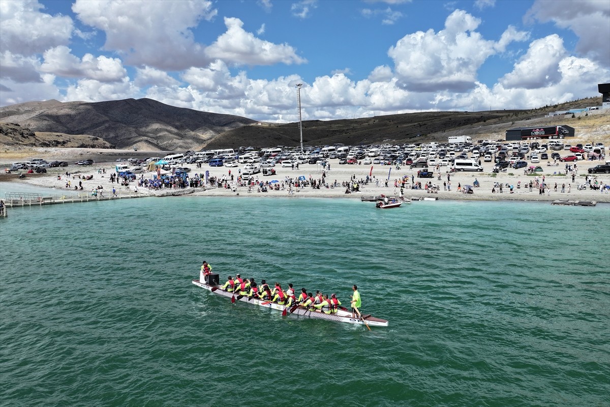 Kayseri'de Yamula Barajı gölündeki Dragon Festivali seri yarışlarla başladı. Kocasinan Belediyesi...