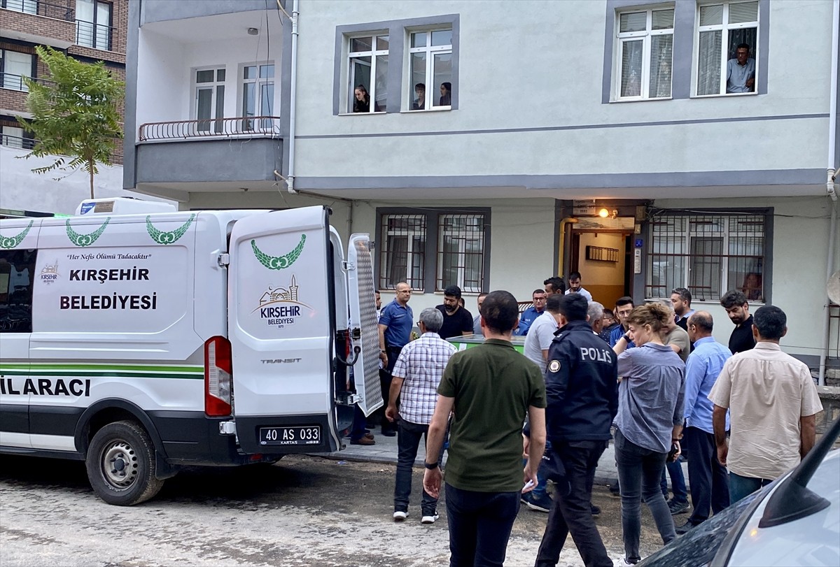 Kırşehir'de alacak verecek meselesinden çıkan silahlı kavgada bir kişi yaşamını yitirdi.