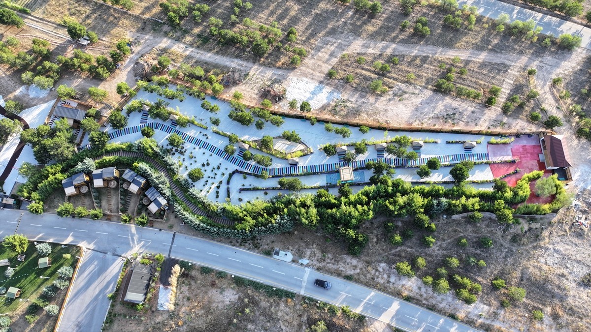 Kırşehir'de iş insanı Ercan Malkoç tarafından yaklaşık 10 dönümlük alanda oluşturulan "Neşet Ertaş...