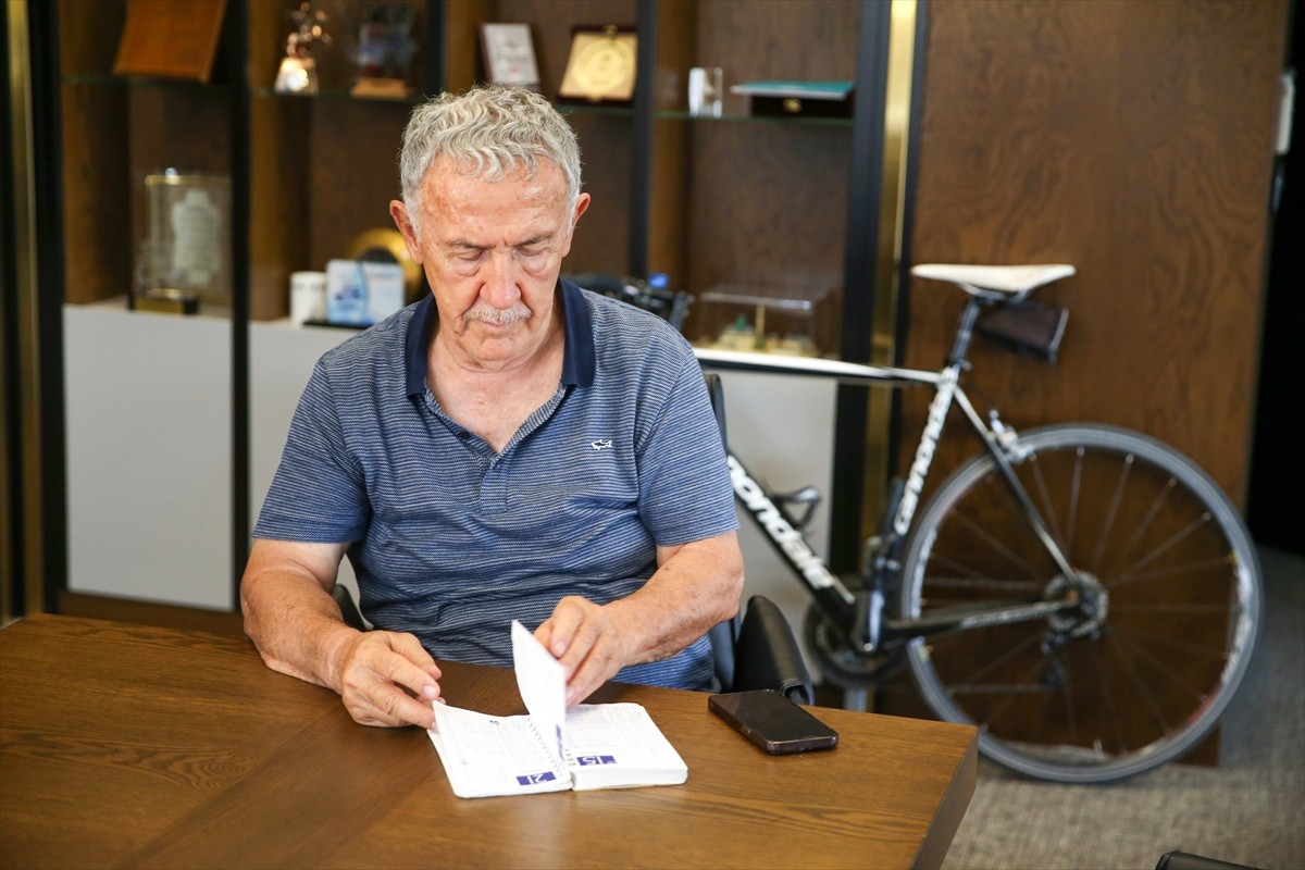 Konya'da yaşayan 72 yaşındaki iş insanı Erol Küçükbakırcı, bisikletiyle kat ettiği yolu, son 22...