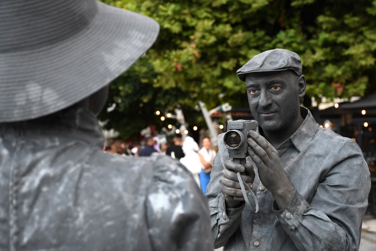 Kosova'nın güneyindeki Prizren şehrinde Kuzey Makedonyalı "Teatrosk" Tiyatro Prodüksiyonu...
